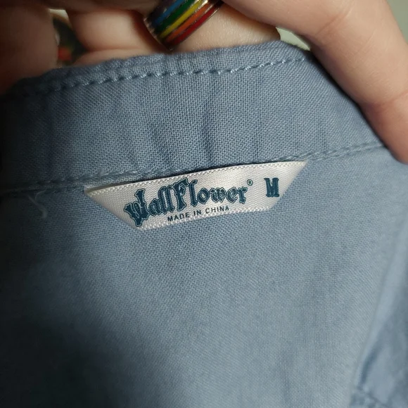 💜 Wallflower Blue Chambray Ombre Dye Sleeveless Button Down Tie Top, Size M - Picture 6 of 7